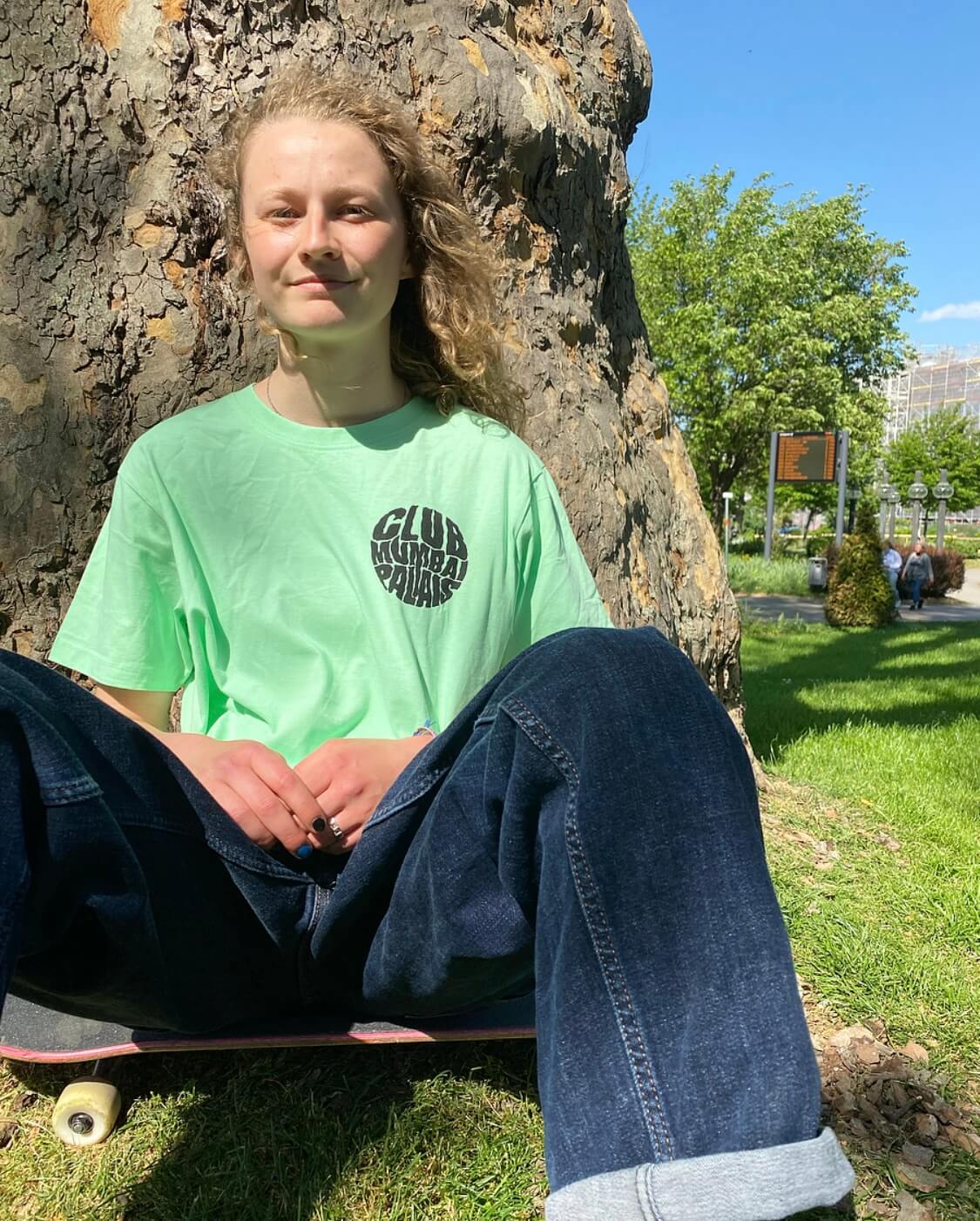 lara-michalski-club-mumbai-palais-skatewear-kollektion-hoodie-longsleeve-t-shirt-interview-frauen-skateboarding-8