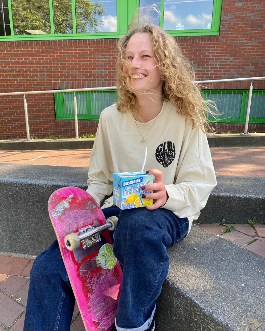 lara-michalski-club-mumbai-palais-skatewear-kollektion-hoodie-longsleeve-t-shirt-interview-frauen-skateboarding-7