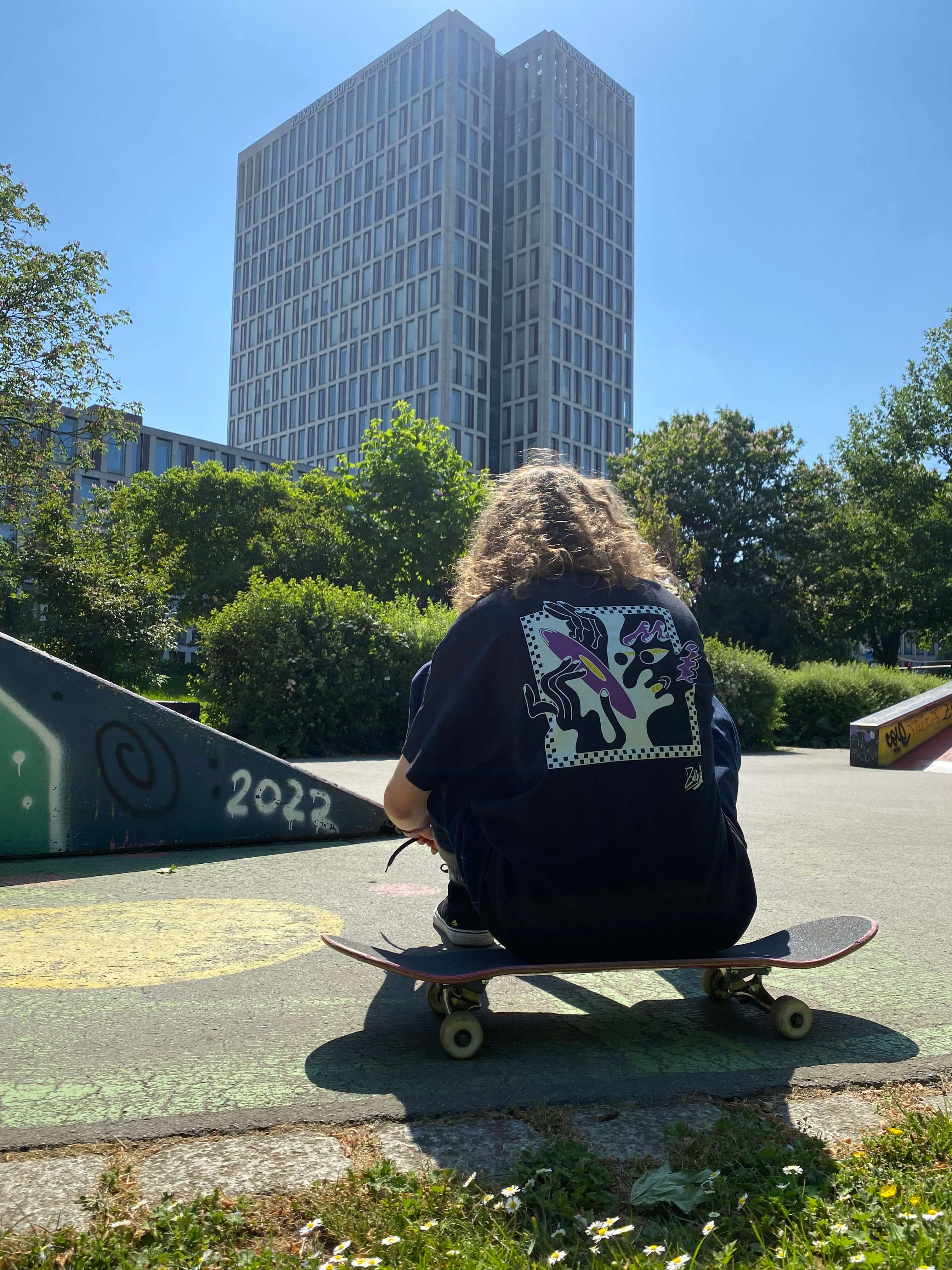 lara-michalski-club-mumbai-palais-skatewear-kollektion-hoodie-longsleeve-t-shirt-interview-frauen-skateboarding-2